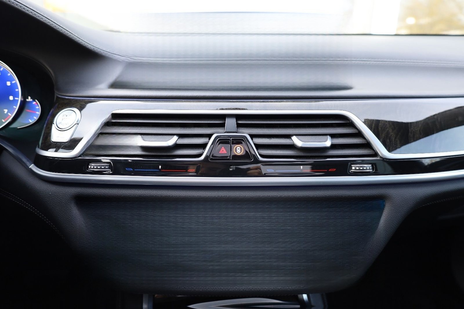 BMW 750Li/M/360*/HUD/MASSAGE/SKYLOUNGE/B&W/PANO/R20 foto 14