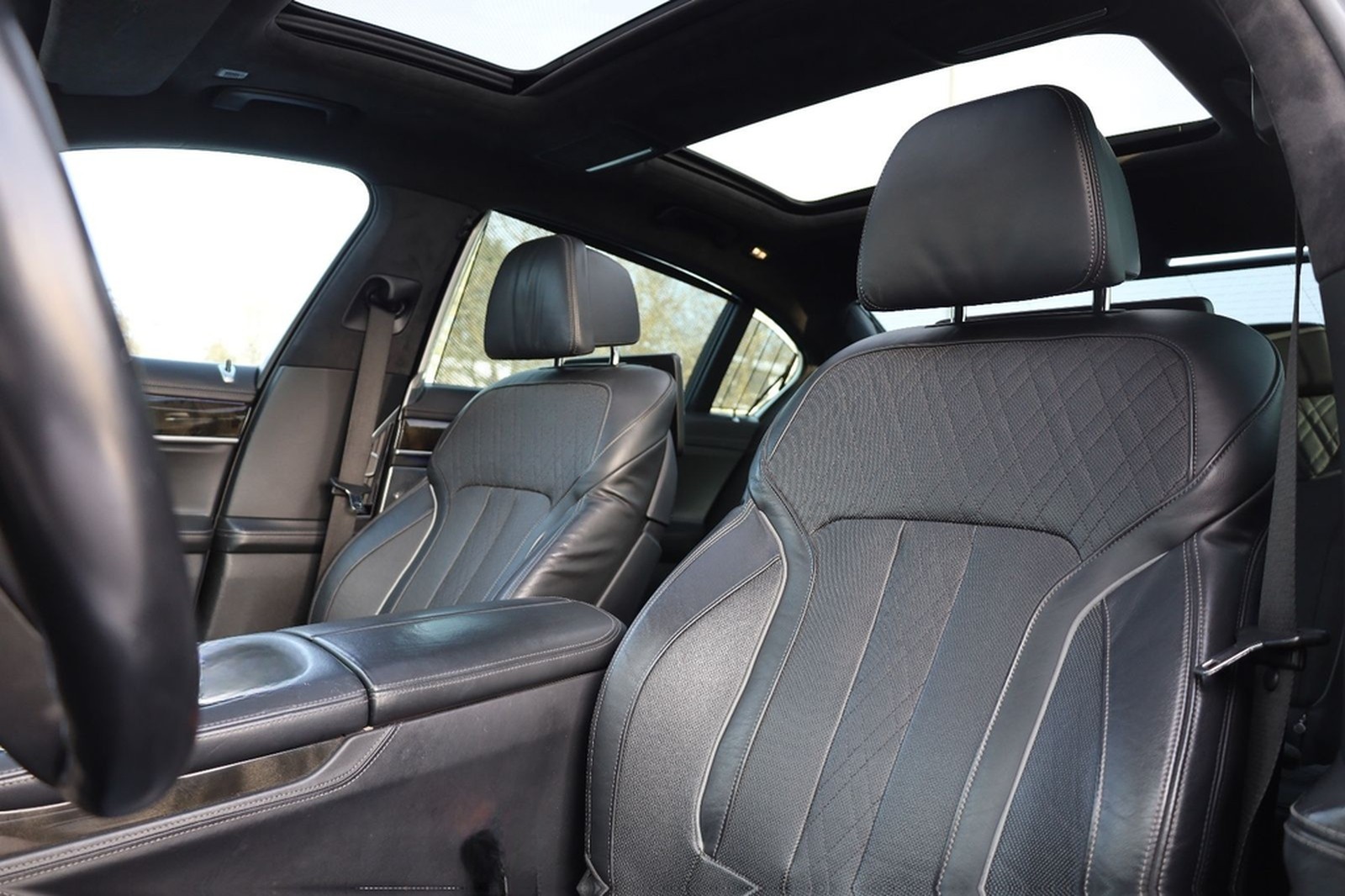 BMW 750Li/M/360*/HUD/MASSAGE/SKYLOUNGE/B&W/PANO/R20 foto 10