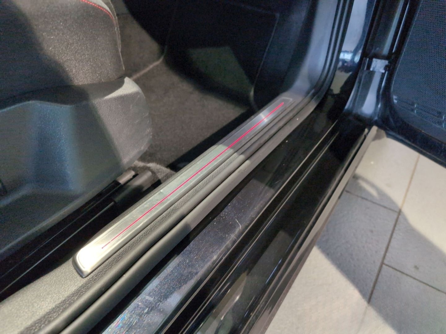 Volkswagen Golf GTI VII Performance 2,0 TSI DSG NAVI+ACC+R- foto 17