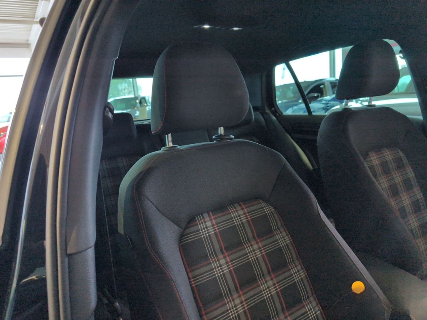 Volkswagen Golf GTI VII Performance 2,0 TSI DSG NAVI+ACC+R- foto 18