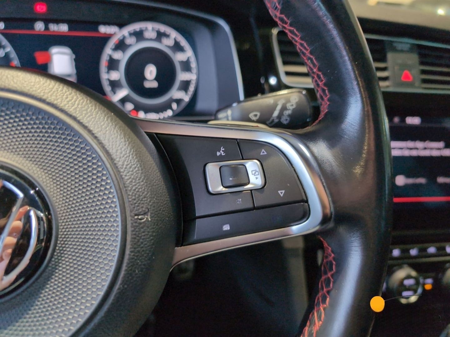 Volkswagen Golf GTI VII Performance 2,0 TSI DSG NAVI+ACC+R- foto 23