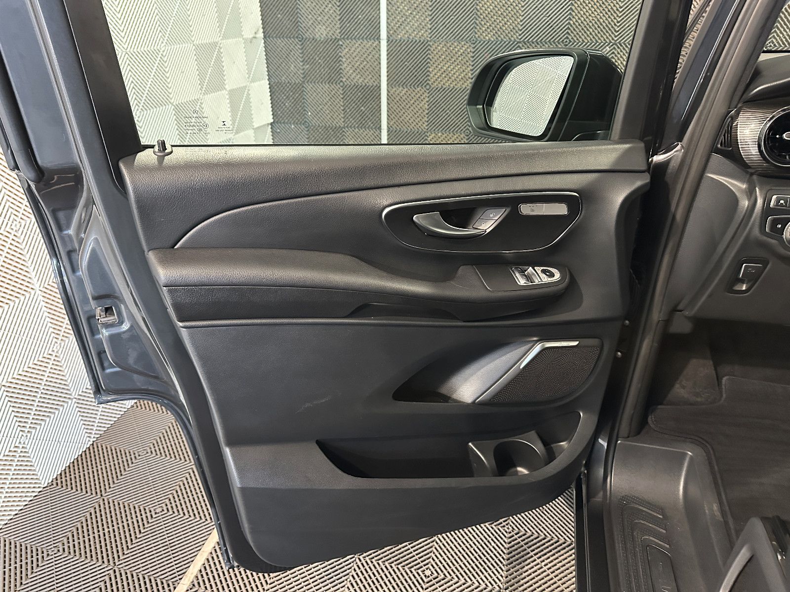 Mercedes-Benz V 300d lang*EDITION*LED-PANO-AHK-R.KAM-SPUR-SHZ foto 21