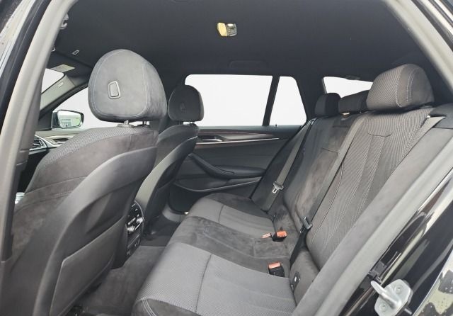 BMW 520 d Touring M-Sport Mild-Hybrid foto 2