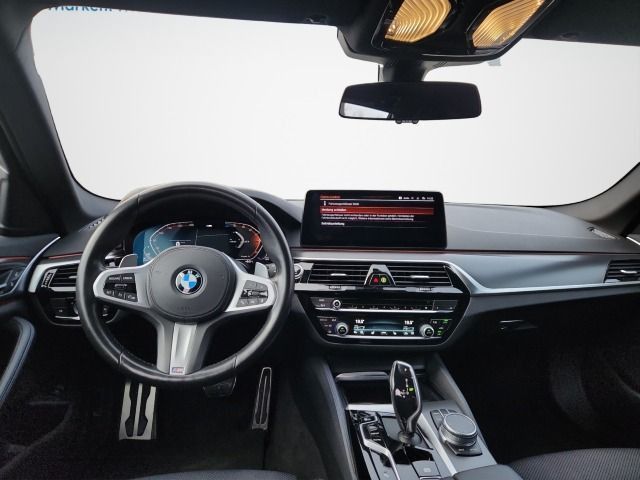 BMW 520 d Touring M-Sport Mild-Hybrid foto 13