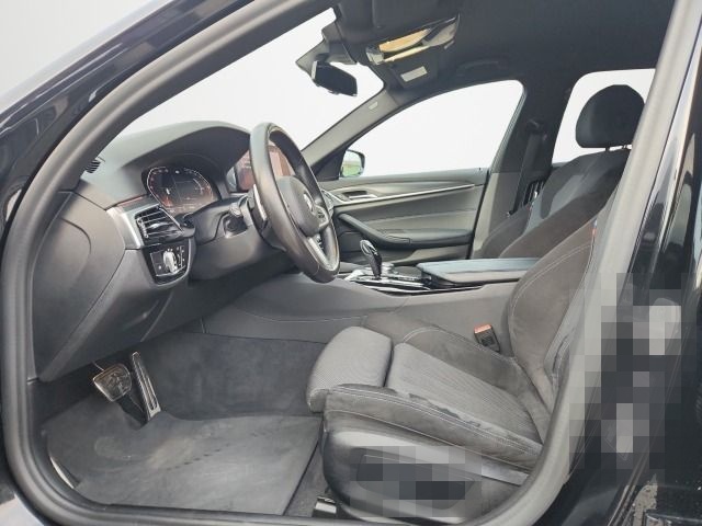 BMW 520 d Touring M-Sport Mild-Hybrid foto 16