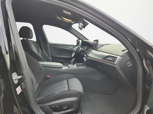 BMW 520 d Touring M-Sport Mild-Hybrid foto 17