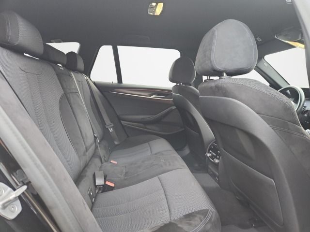 BMW 520 d Touring M-Sport Mild-Hybrid foto 3