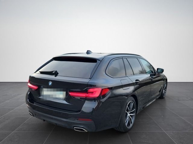 BMW 520 d Touring M-Sport Mild-Hybrid foto 9