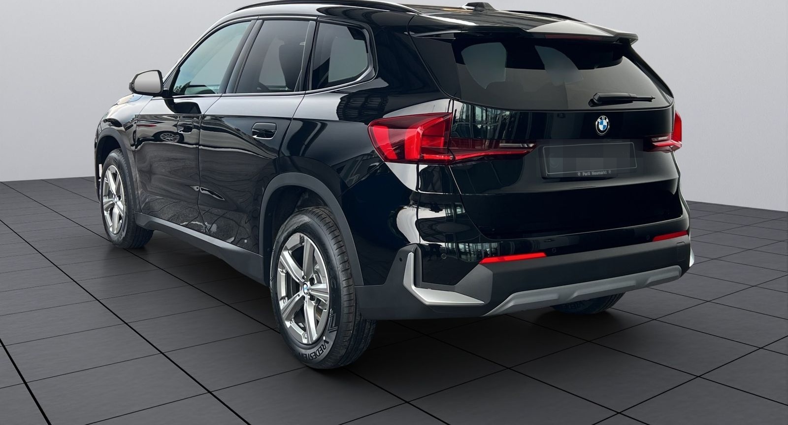 BMW X1 sDrive18i LED AHK RFK Parkassist. foto 3