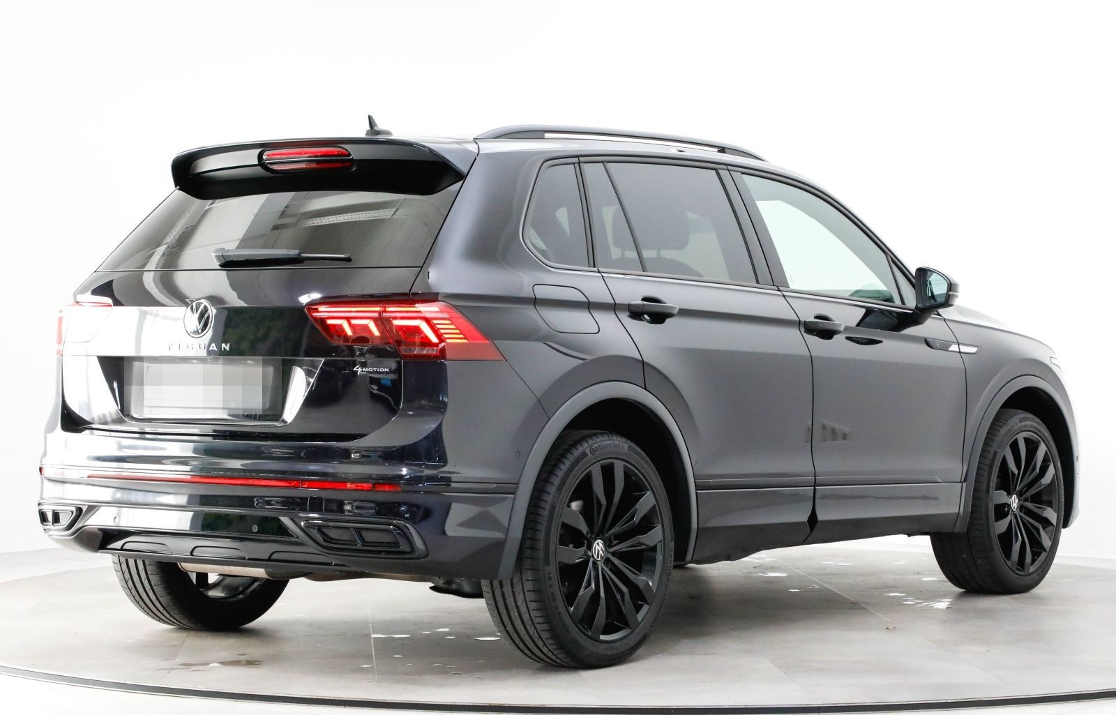 Volkswagen Tiguan 2.0 TDI 4M DSG R-Line AHK 360 Matrix Pano foto 11
