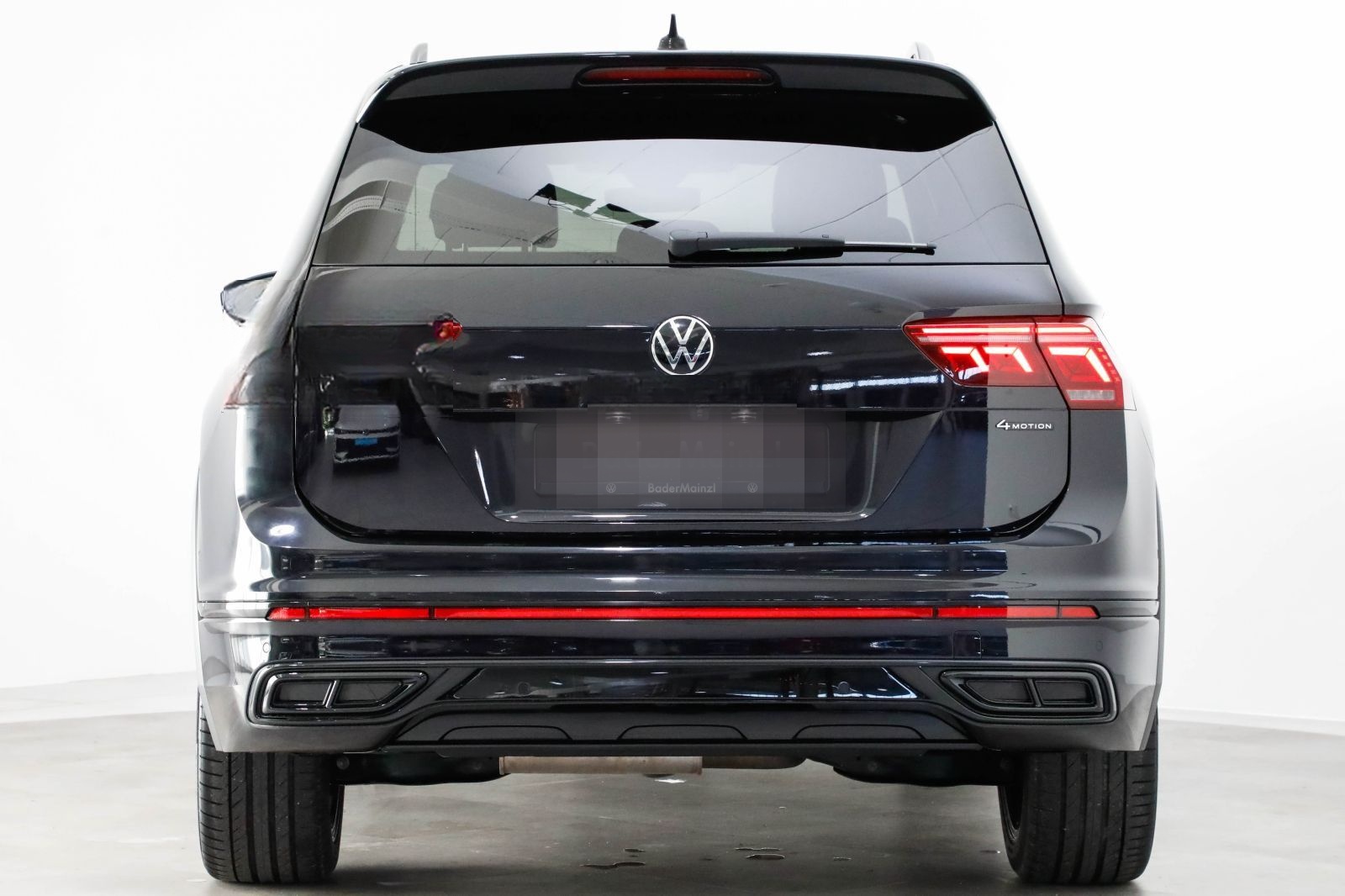 Volkswagen Tiguan 2.0 TDI 4M DSG R-Line AHK 360 Matrix Pano foto 12