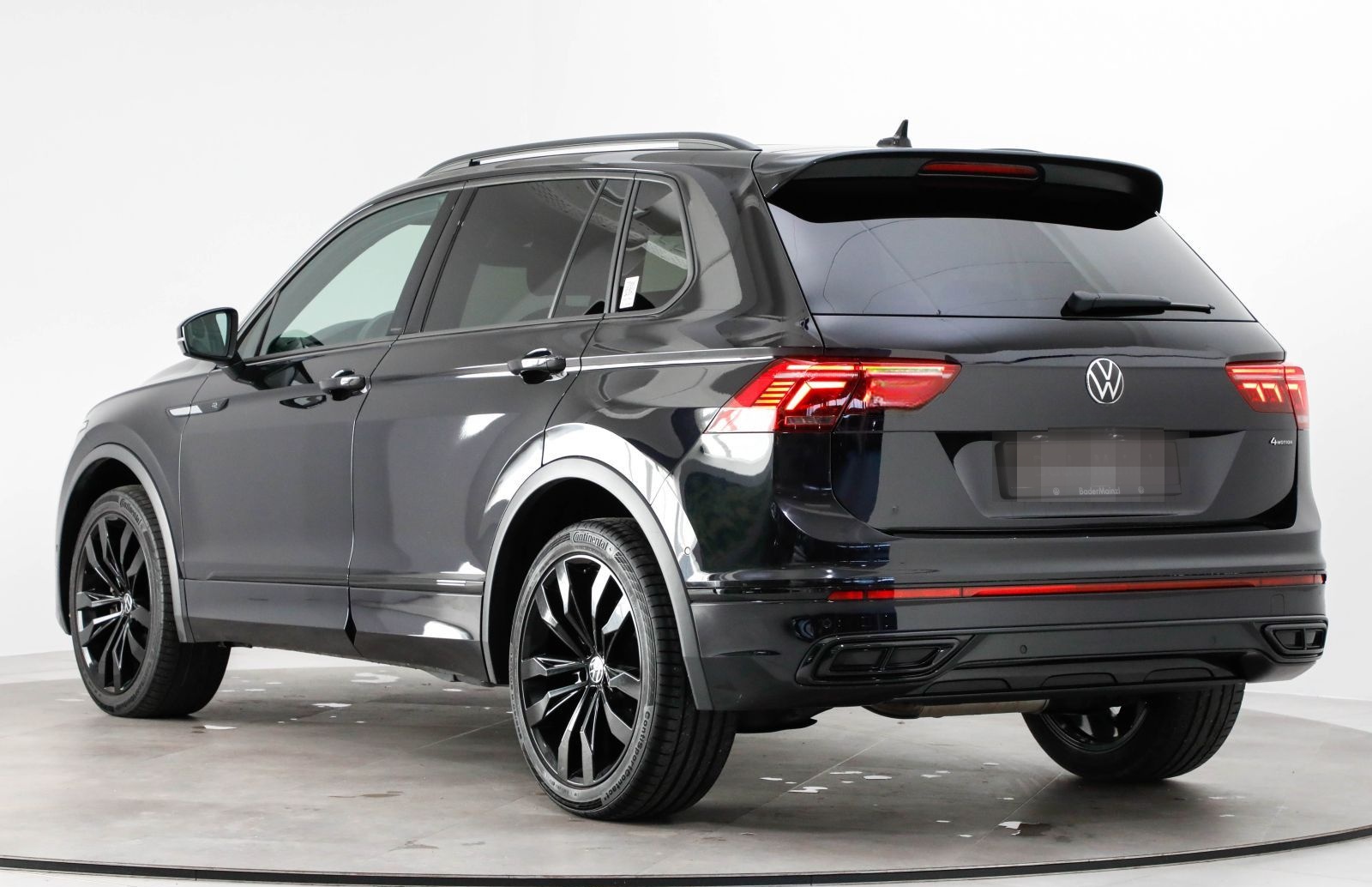 Volkswagen Tiguan 2.0 TDI 4M DSG R-Line AHK 360 Matrix Pano foto 14