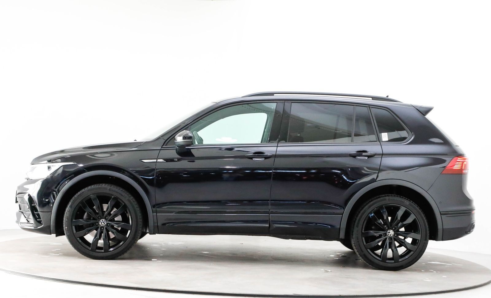Volkswagen Tiguan 2.0 TDI 4M DSG R-Line AHK 360 Matrix Pano foto 15