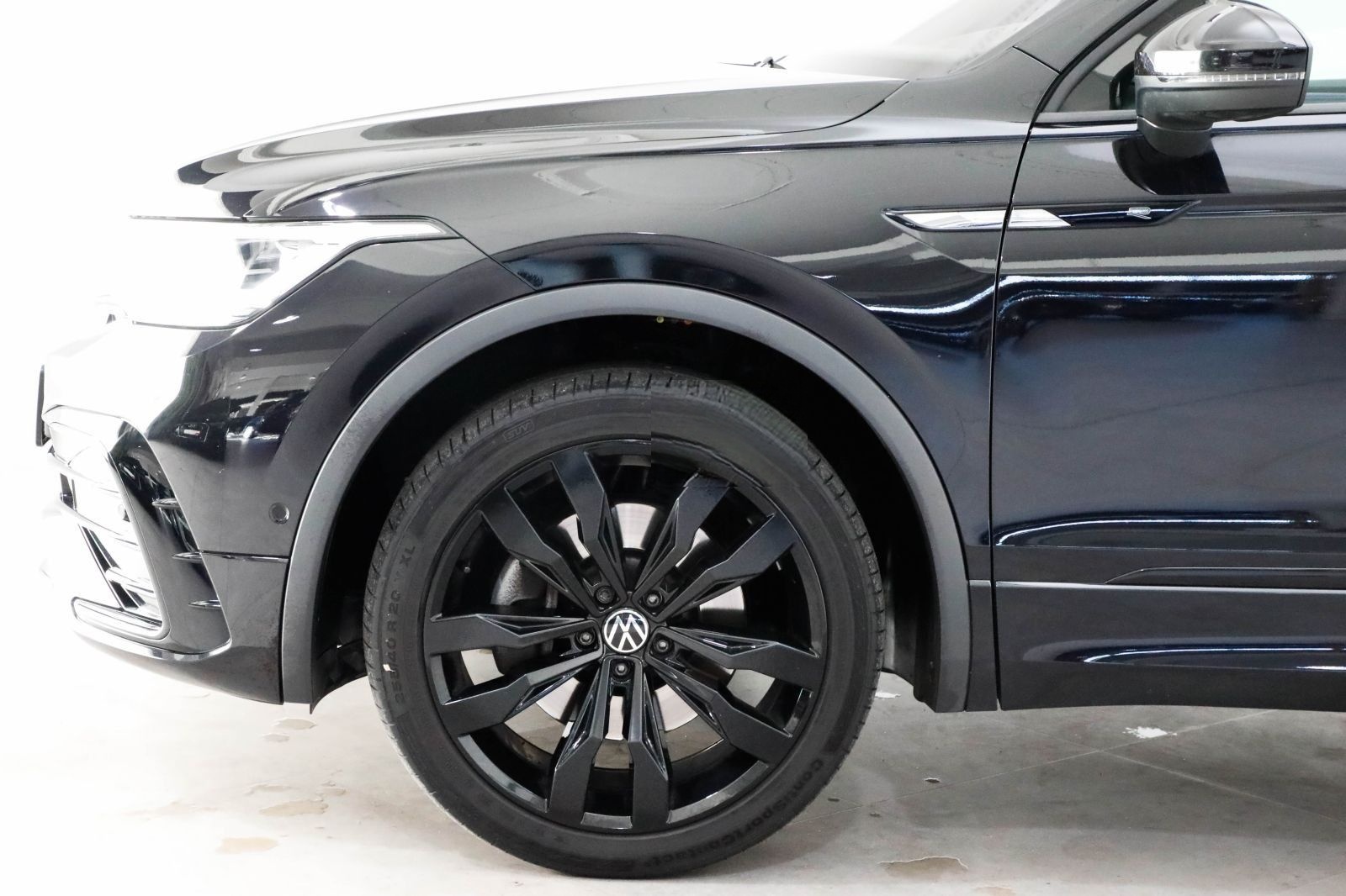 Volkswagen Tiguan 2.0 TDI 4M DSG R-Line AHK 360 Matrix Pano foto 16