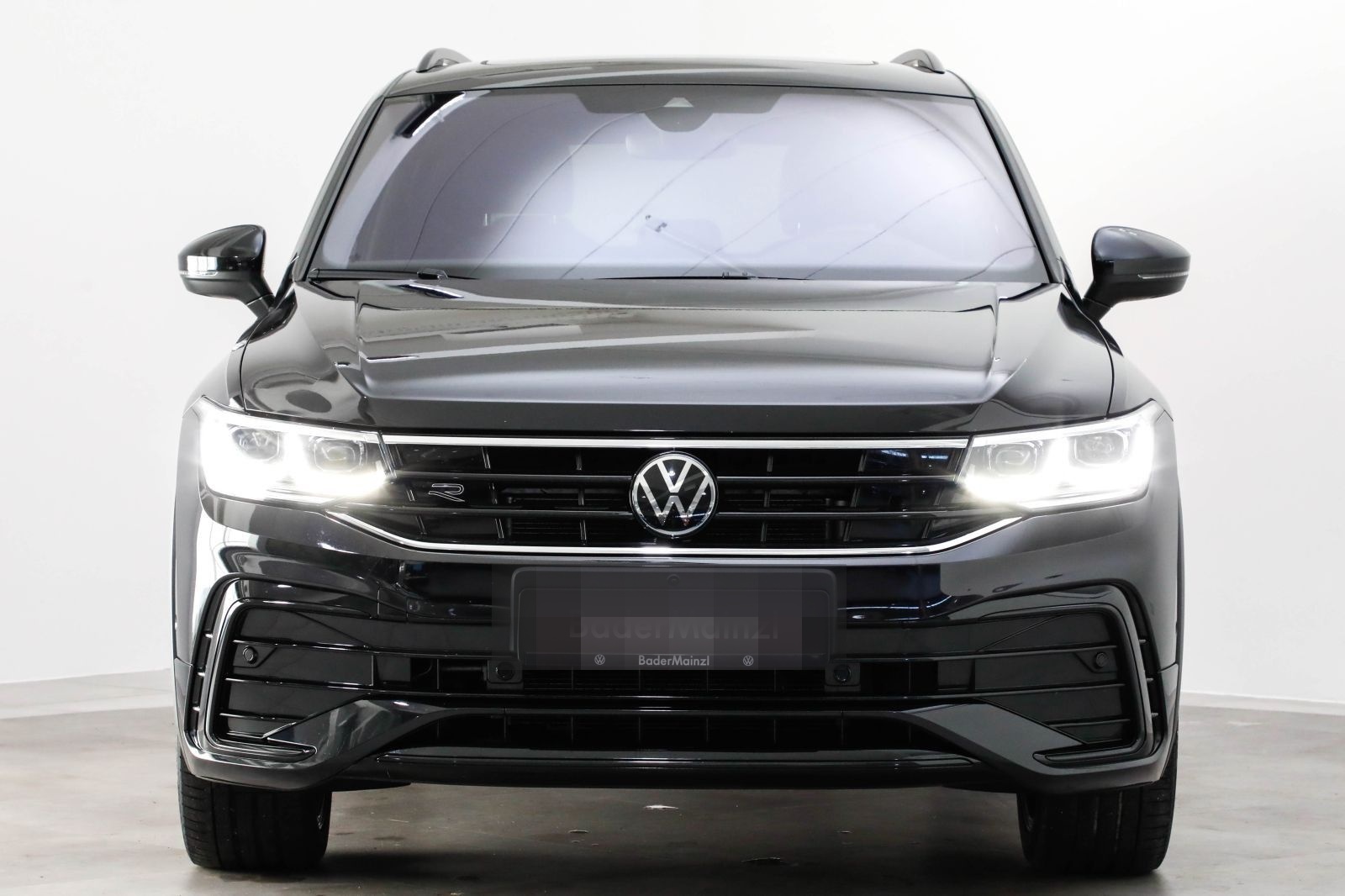 Volkswagen Tiguan 2.0 TDI 4M DSG R-Line AHK 360 Matrix Pano foto 5