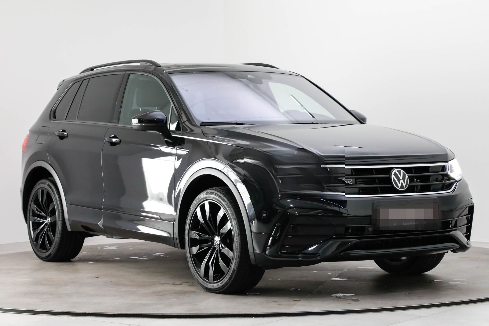 Volkswagen Tiguan 2.0 TDI 4M DSG R-Line AHK 360 Matrix Pano foto 7