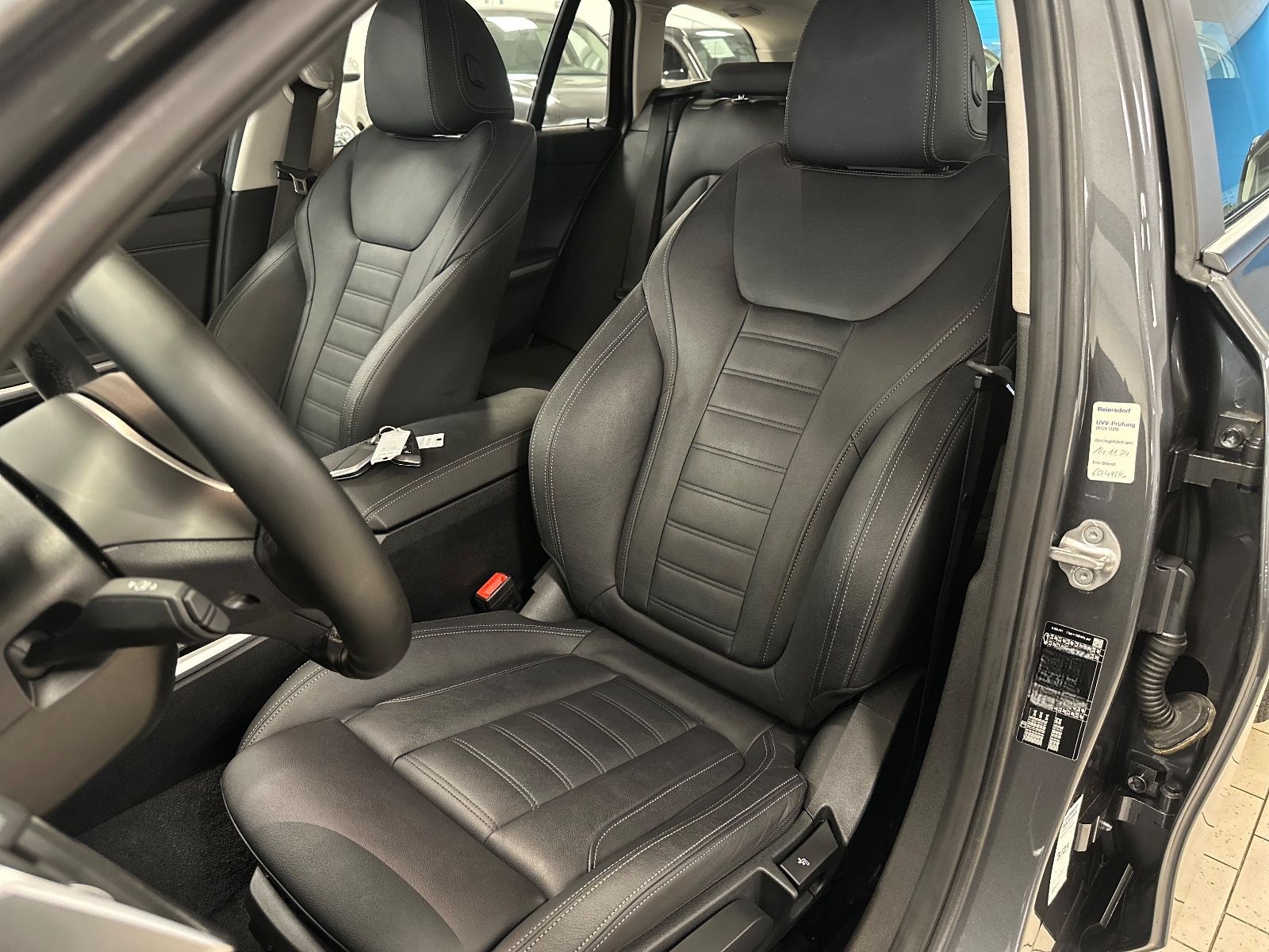 BMW 318d/LCPProf/Navi/LEDerSportStz/Temp/M-Lenkrad foto 13