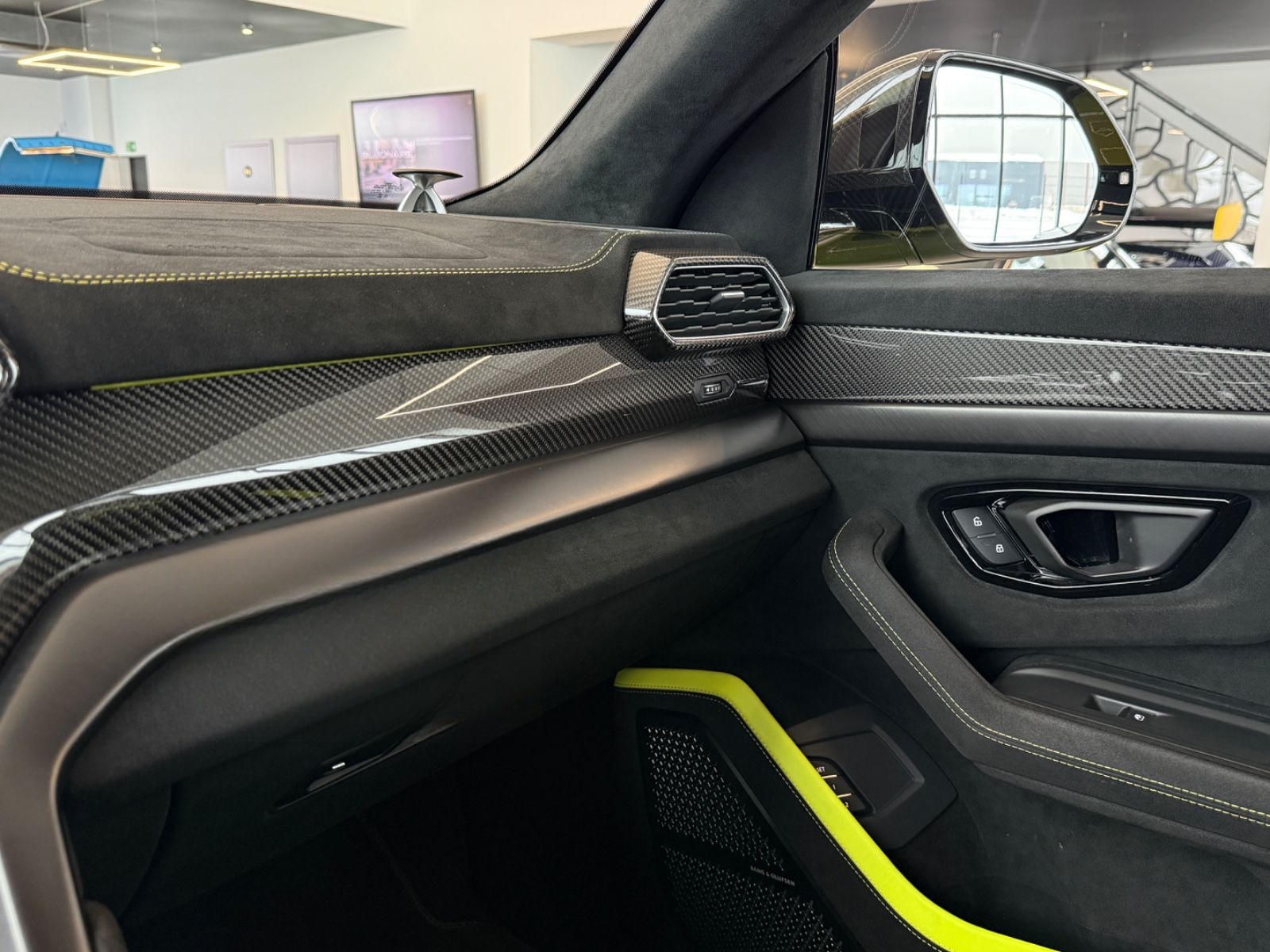 Lamborghini Urus 4.0 V8 Performante Full Carbon Ad Personam foto 17