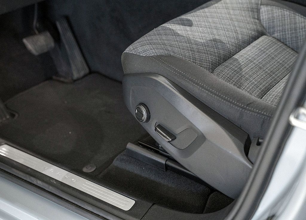 Volvo XC60 B4 Core AHK LENKRADHEIZUNG RÜCKFAHRKAMERA foto 21