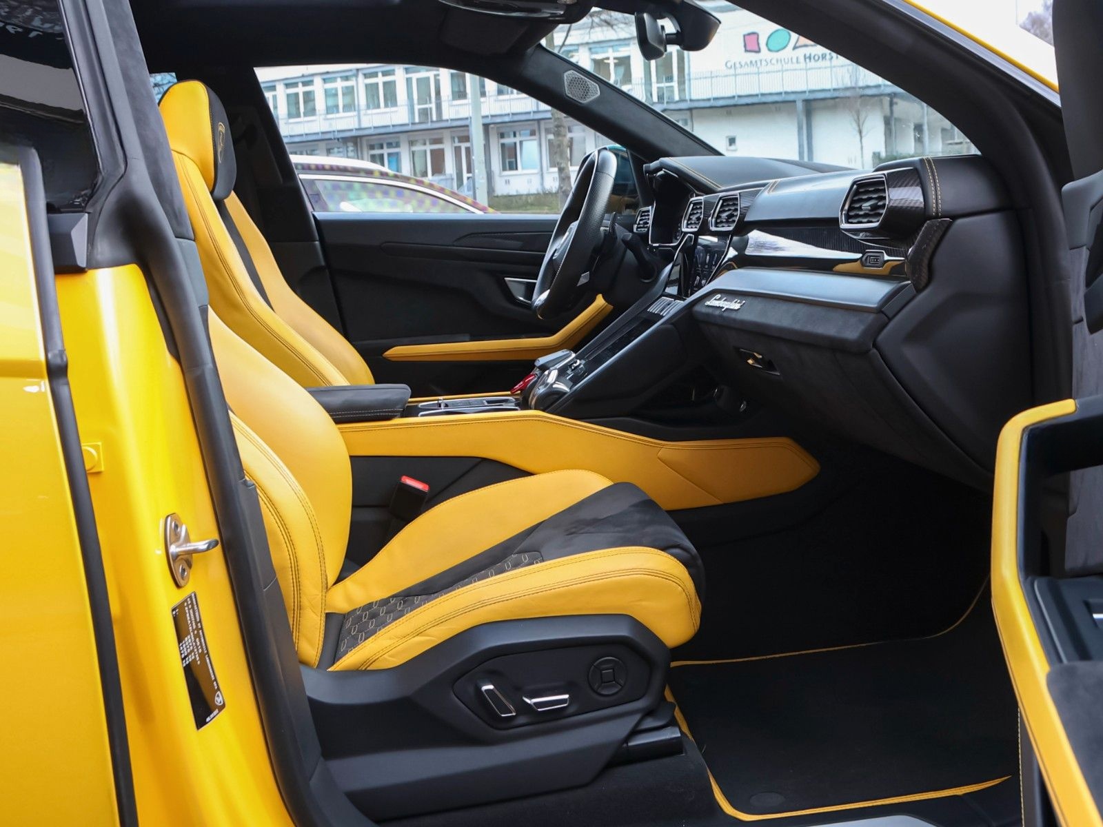 Lamborghini Urus Capsule *CARBON-PANO-HUD-360°-SERVICE NEU* foto 8