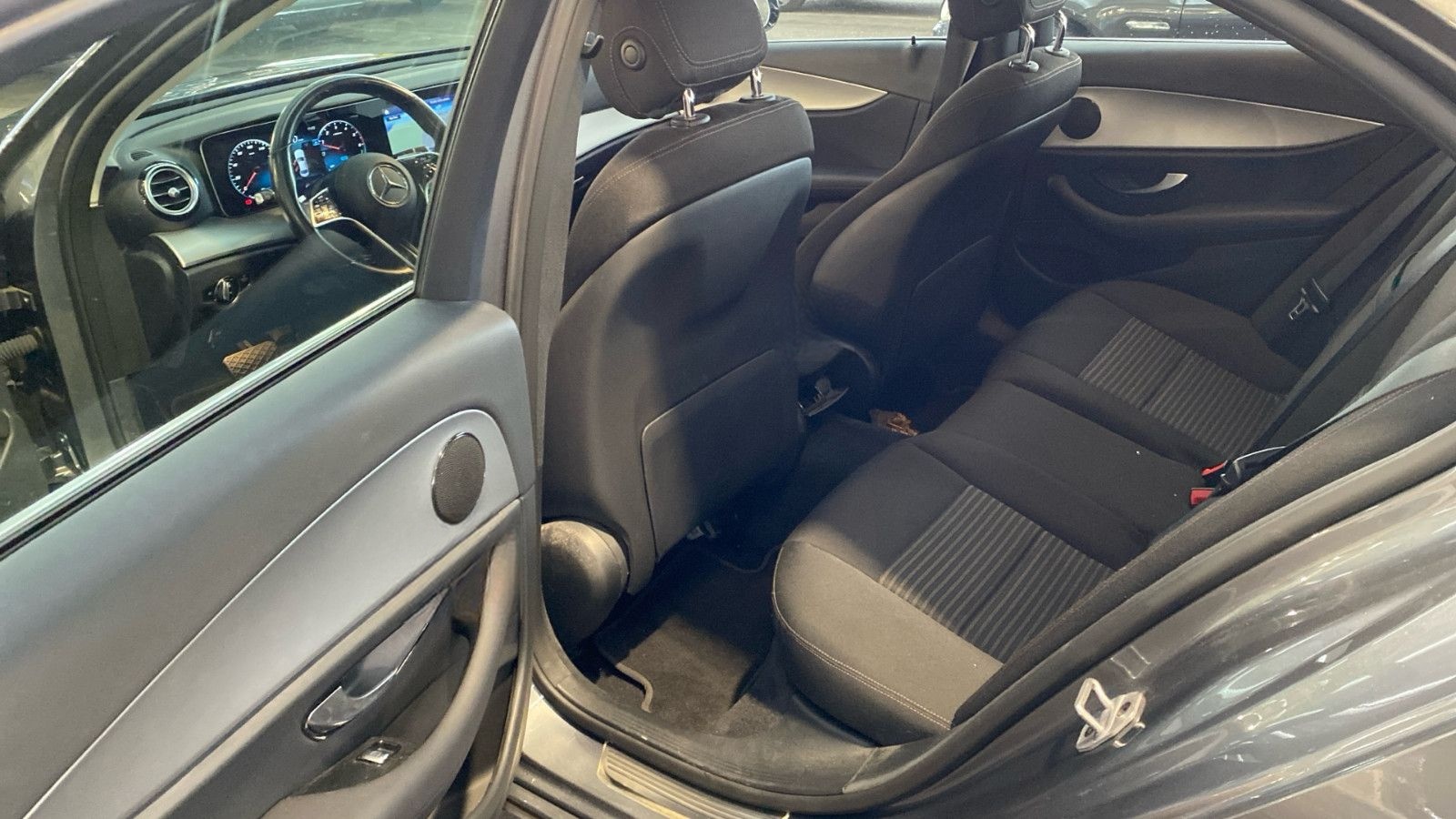 Mercedes-Benz E 300 de Pano*360*Mubeam*Distro*AHK*Navi*DAB*18 foto 11