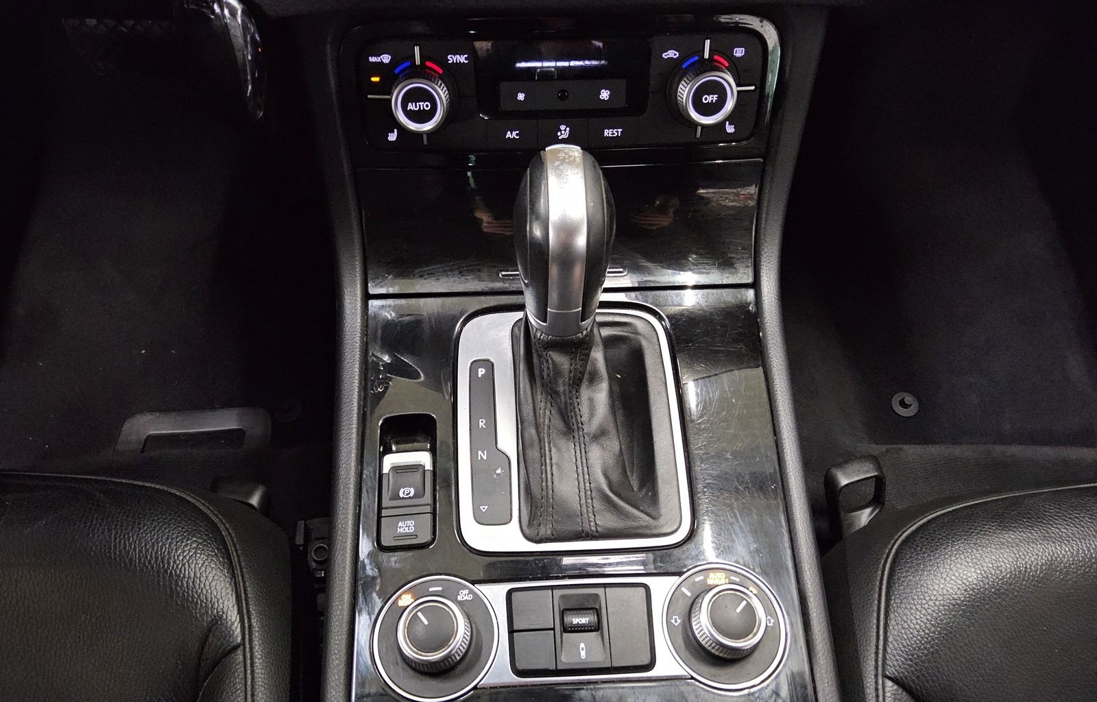 Volkswagen Touareg 3.0 TDI 4M R-Line Luft Leder Navi AHK foto 6