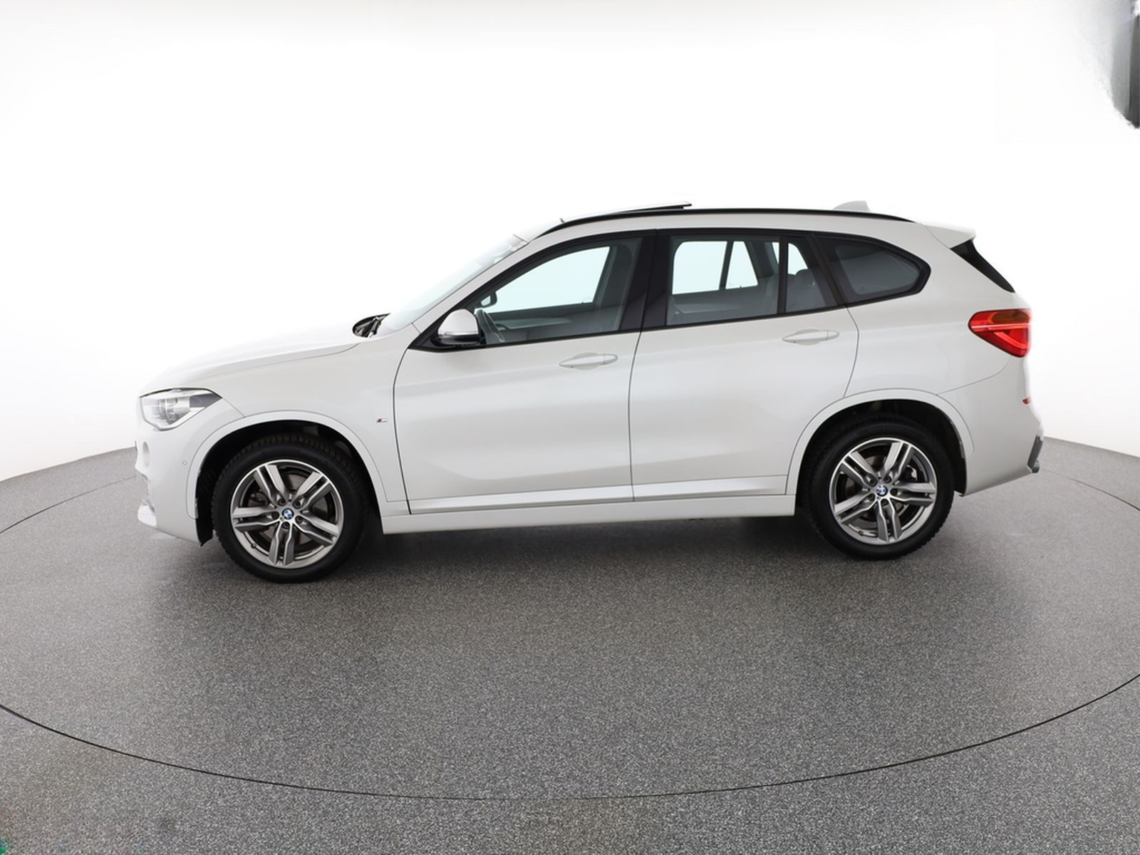 BMW X1 sDrive20i M SPORT SHADOW HUD,HARMAN/K,PDC,AHK foto 2
