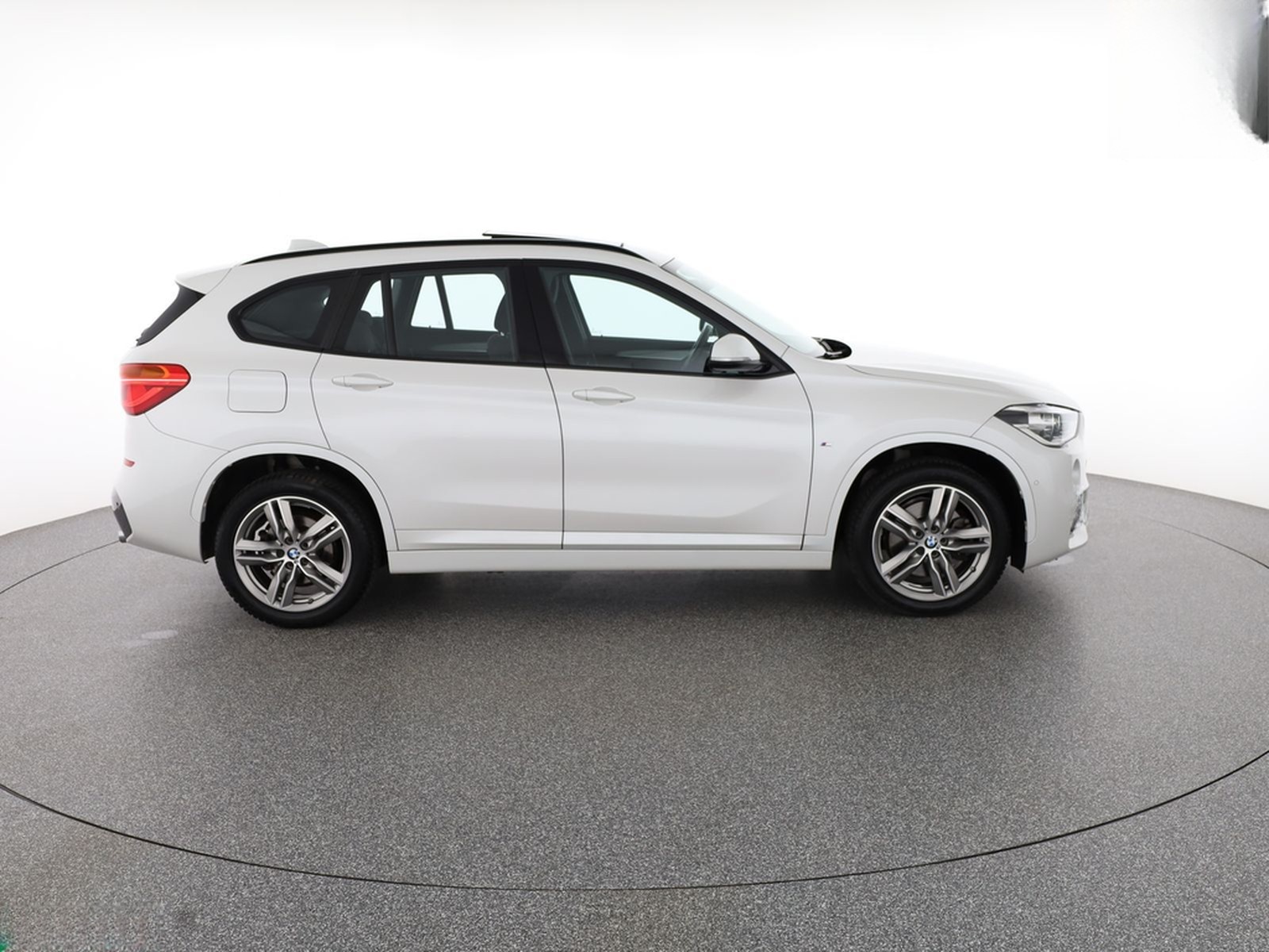 BMW X1 sDrive20i M SPORT SHADOW HUD,HARMAN/K,PDC,AHK foto 6