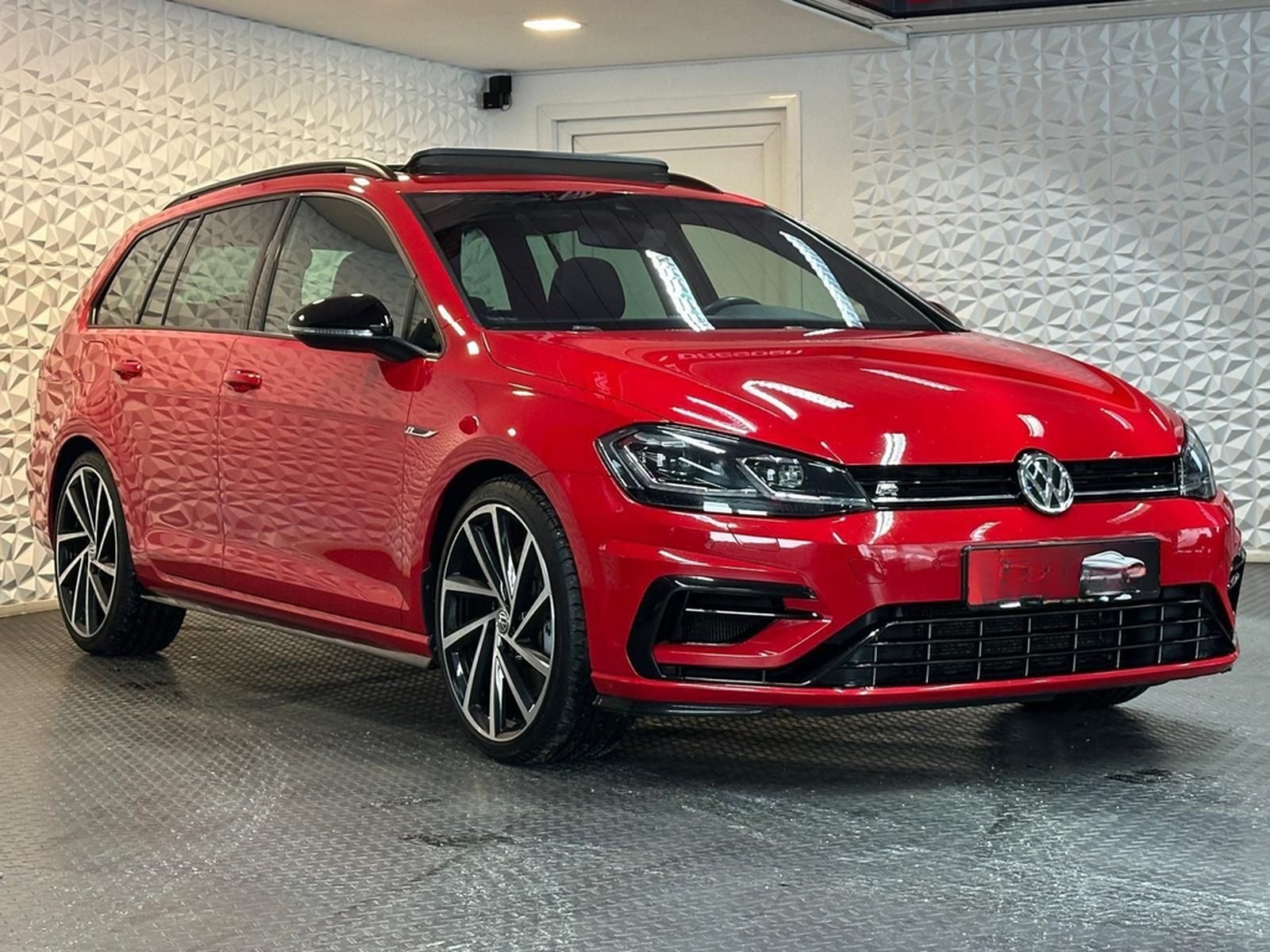 Volkswagen Golf R 2.0TSI 4M* LED#SHZ#FH#PANO#KEYLES#VIRTUAL foto 2