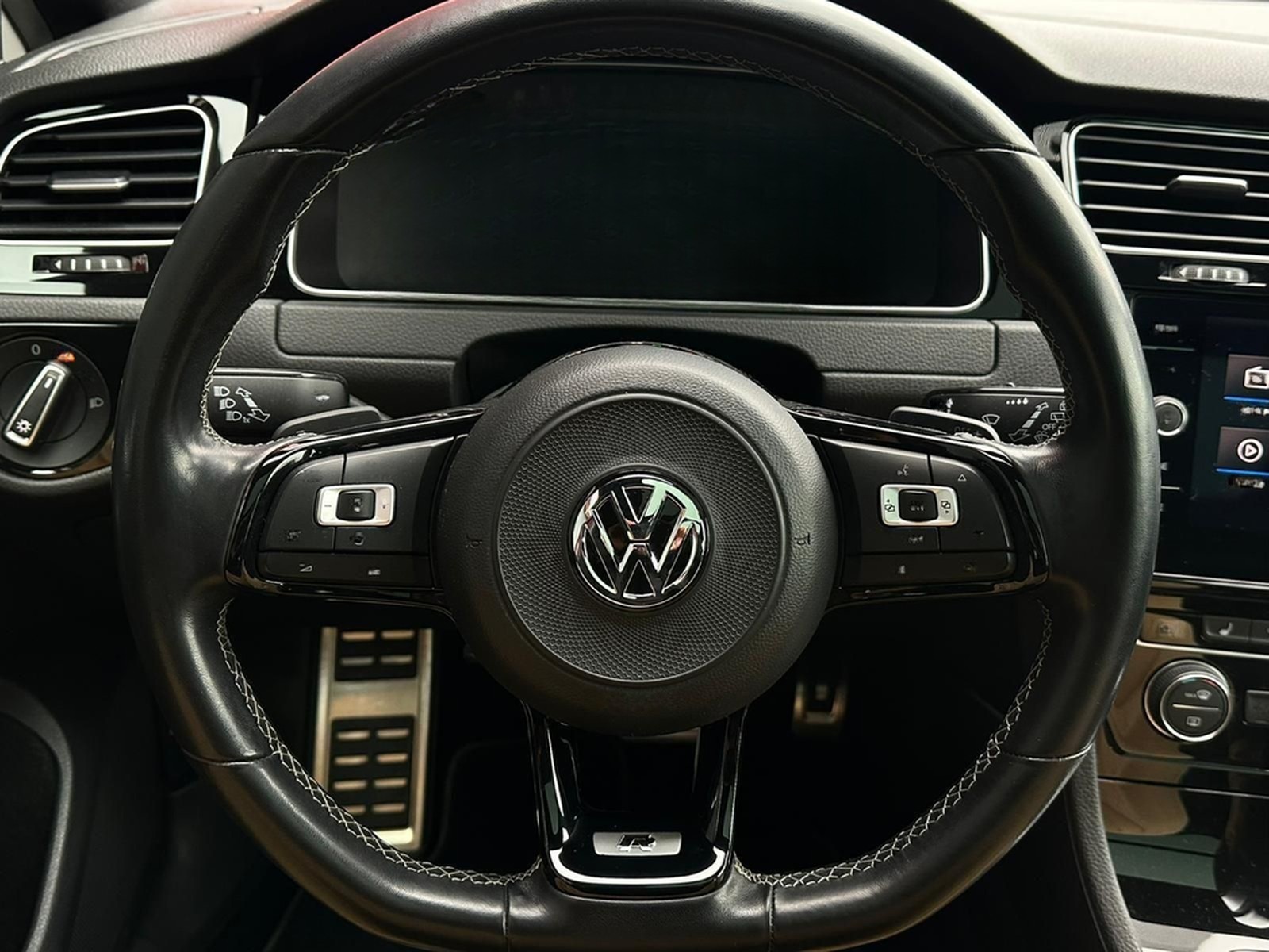 Volkswagen Golf R 2.0TSI 4M* LED#SHZ#FH#PANO#KEYLES#VIRTUAL foto 11