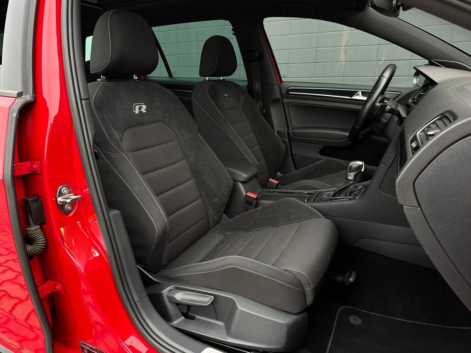 Volkswagen Golf R 2.0TSI 4M* LED#SHZ#FH#PANO#KEYLES#VIRTUAL foto 16