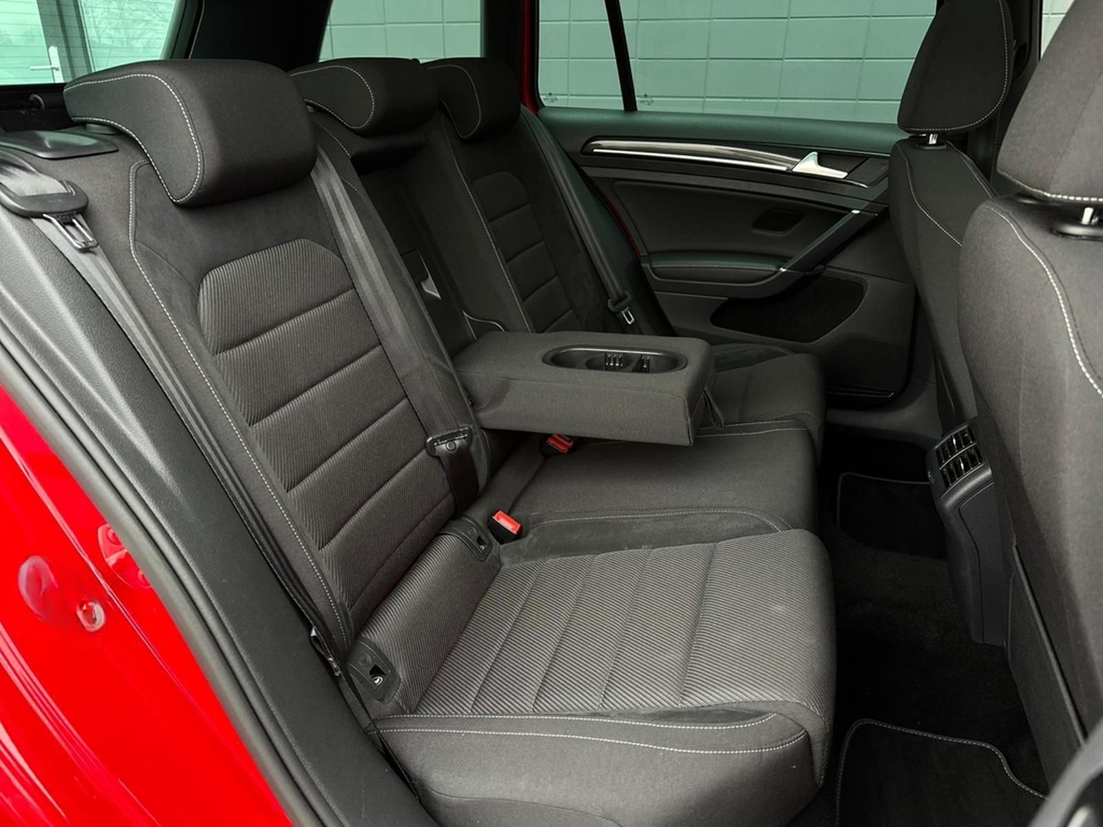 Volkswagen Golf R 2.0TSI 4M* LED#SHZ#FH#PANO#KEYLES#VIRTUAL foto 17