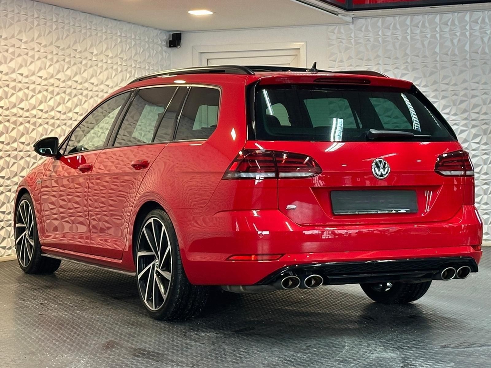 Volkswagen Golf R 2.0TSI 4M* LED#SHZ#FH#PANO#KEYLES#VIRTUAL foto 5