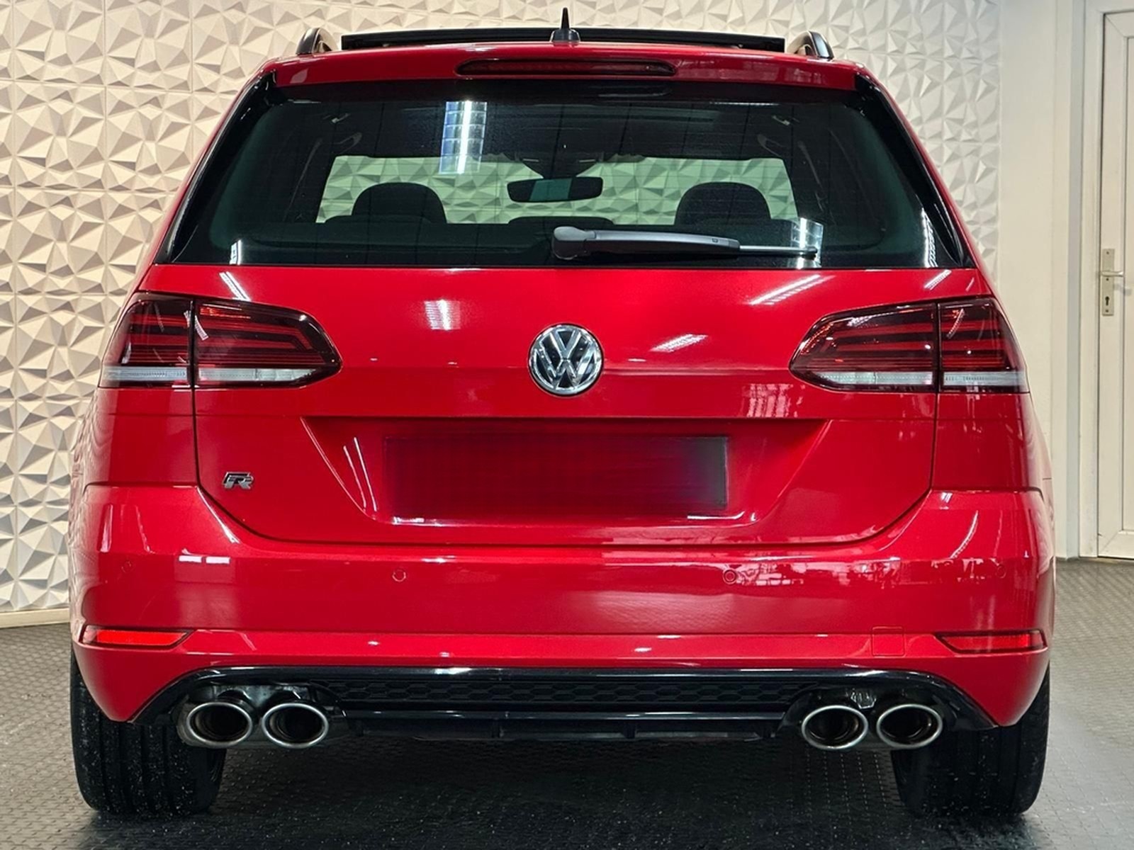 Volkswagen Golf R 2.0TSI 4M* LED#SHZ#FH#PANO#KEYLES#VIRTUAL foto 6