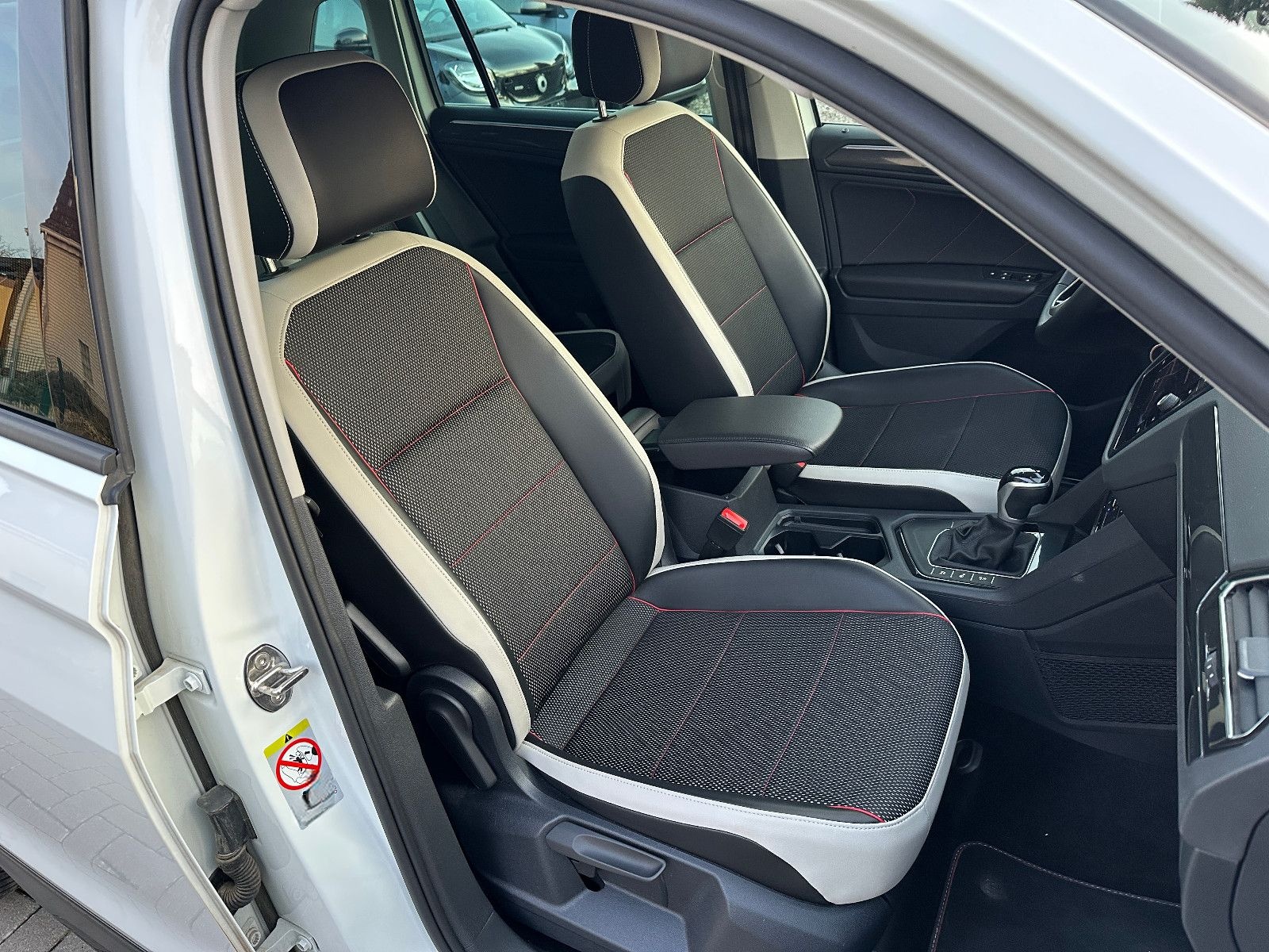 Volkswagen Tiguan Urban SPORT-150PS-LED-ACC-AHK-360°KAM foto 12