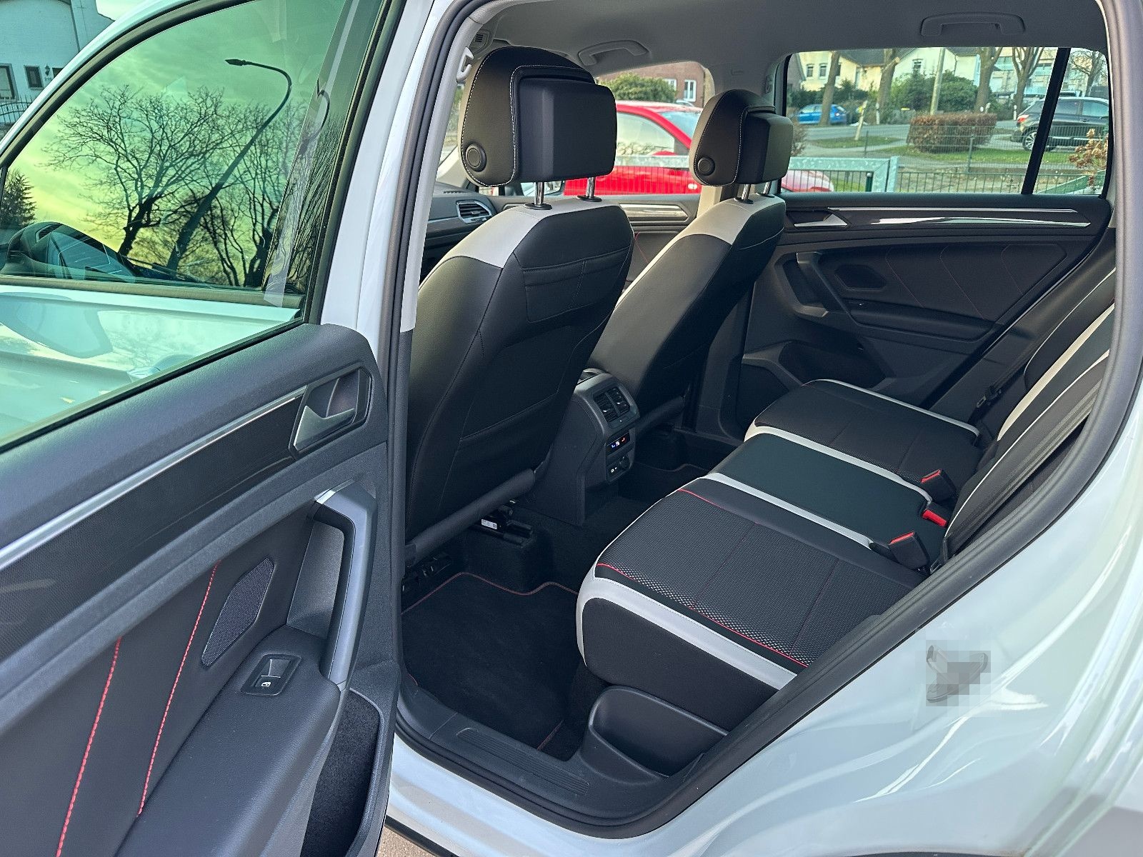 Volkswagen Tiguan Urban SPORT-150PS-LED-ACC-AHK-360°KAM foto 13