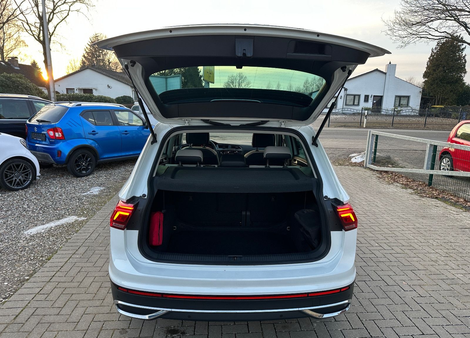 Volkswagen Tiguan Urban SPORT-150PS-LED-ACC-AHK-360°KAM foto 23