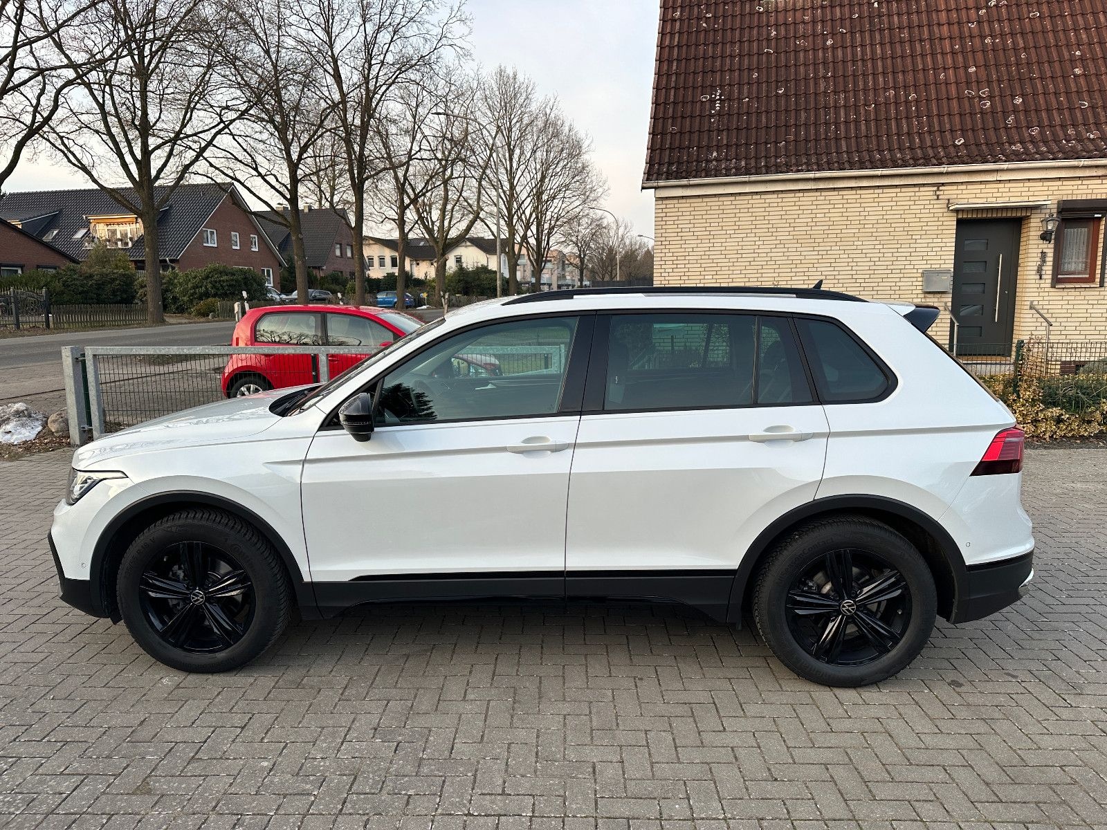 Volkswagen Tiguan Urban SPORT-150PS-LED-ACC-AHK-360°KAM foto 4