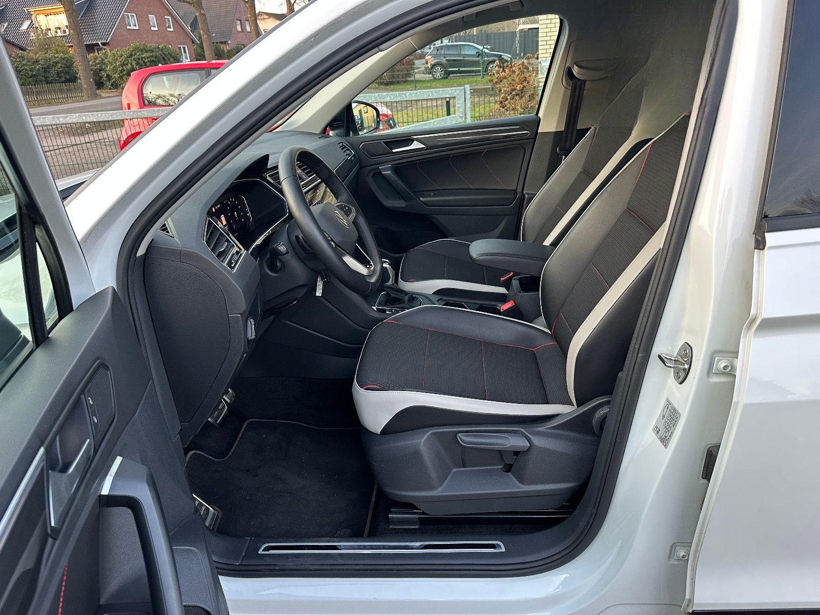 Volkswagen Tiguan Urban SPORT-150PS-LED-ACC-AHK-360°KAM foto 9