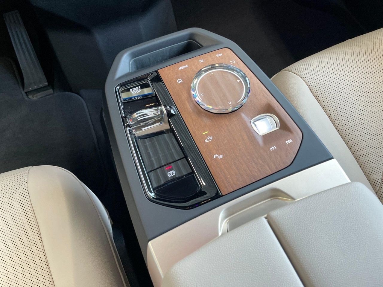 BMW iX xDrive40 Clear&Bold St&Go 360° foto 19