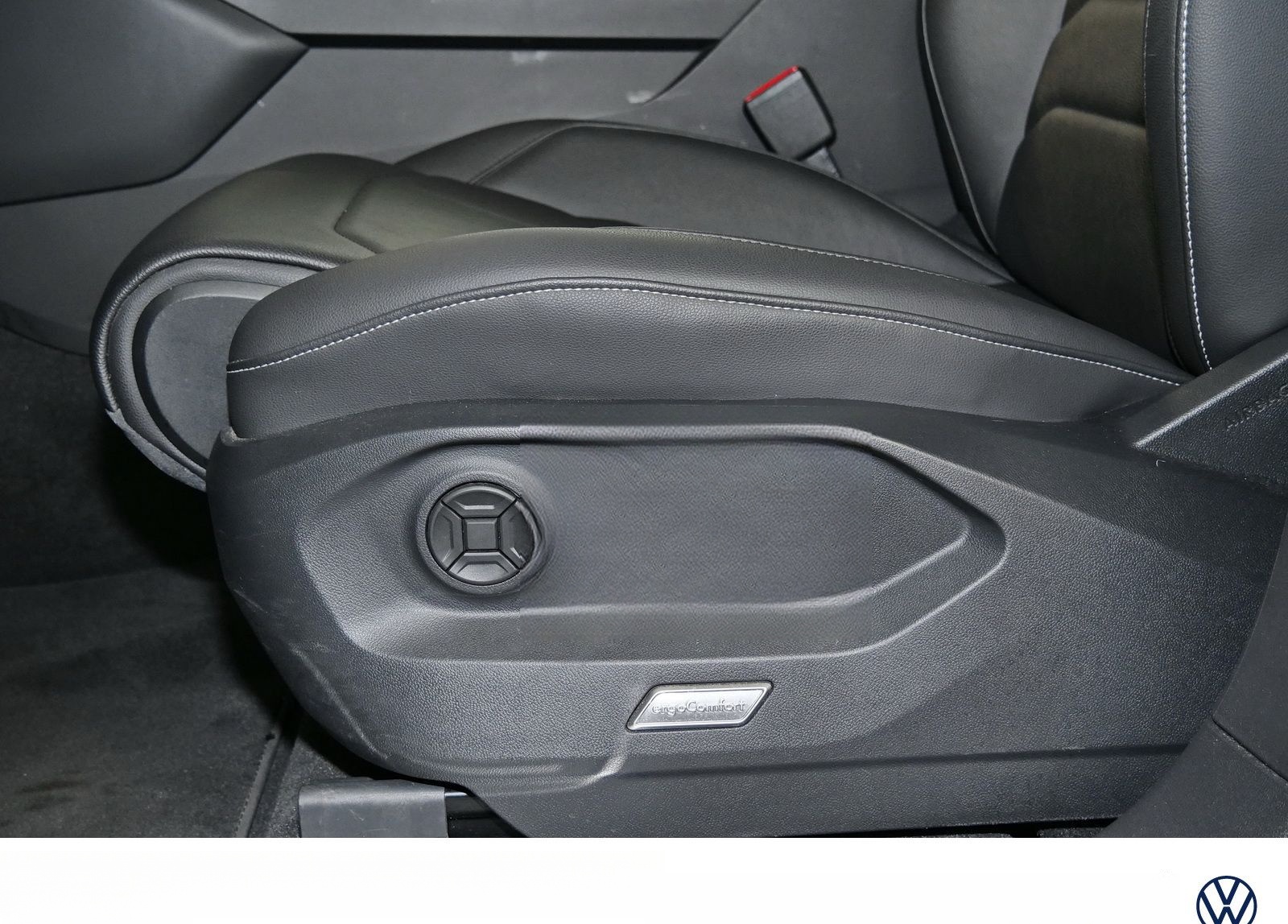 Volkswagen Touareg 3.0 TDI R-Line 4Motion Navi AHK Kamera u foto 24