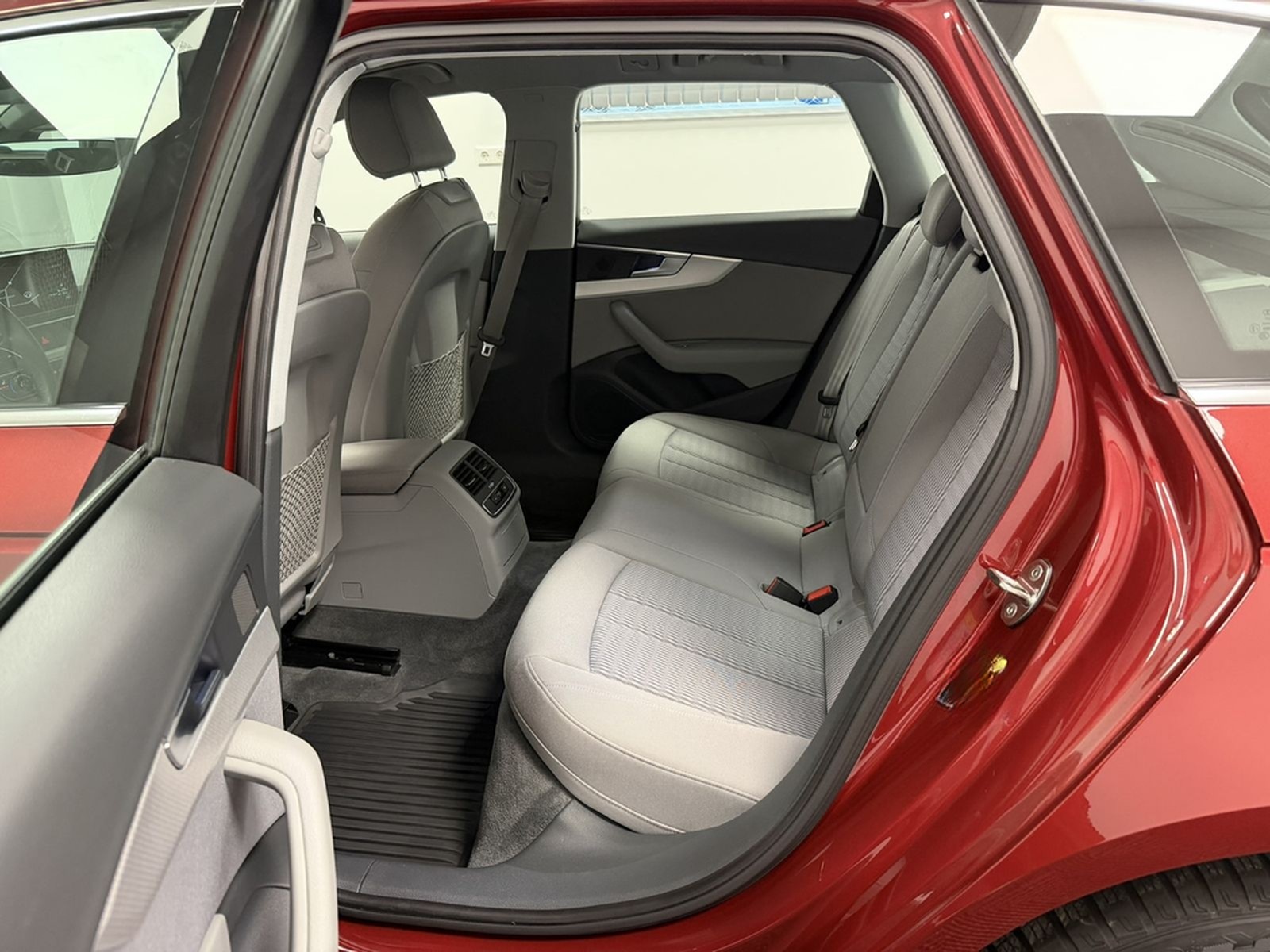 Audi A4 Avant 2.0 TFSI quattro S-tronic LED Virtual foto 17