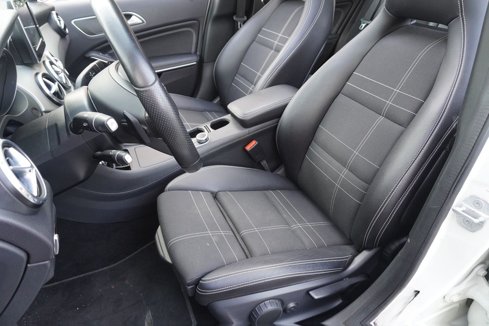 Mercedes-Benz GLA 200 d Navi Sitzheizung Bi-Xenon Panorama foto 11
