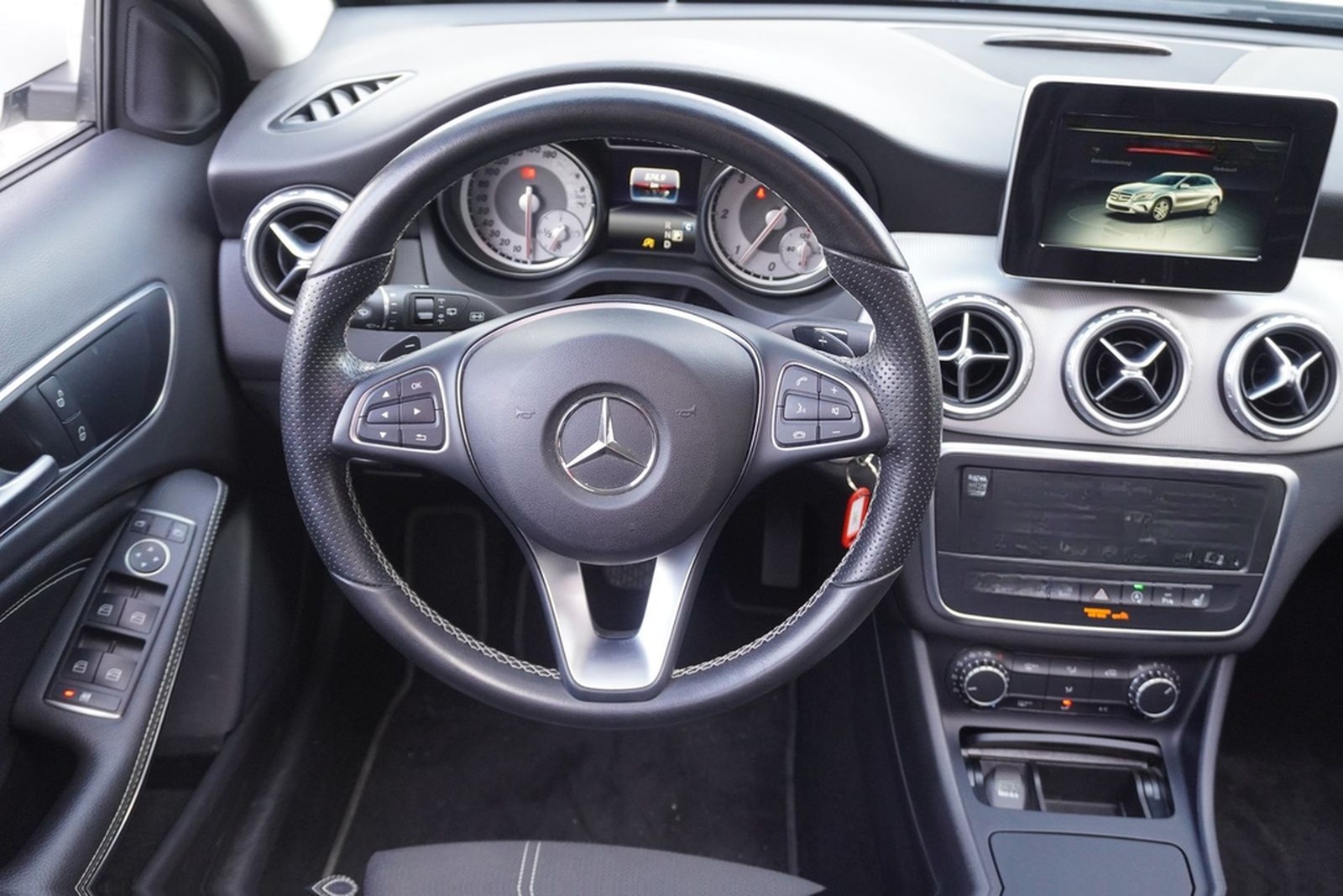 Mercedes-Benz GLA 200 d Navi Sitzheizung Bi-Xenon Panorama foto 16