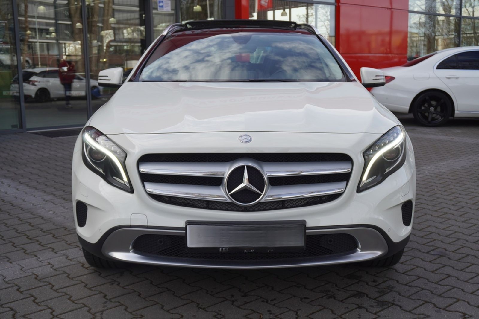 Mercedes-Benz GLA 200 d Navi Sitzheizung Bi-Xenon Panorama foto 3