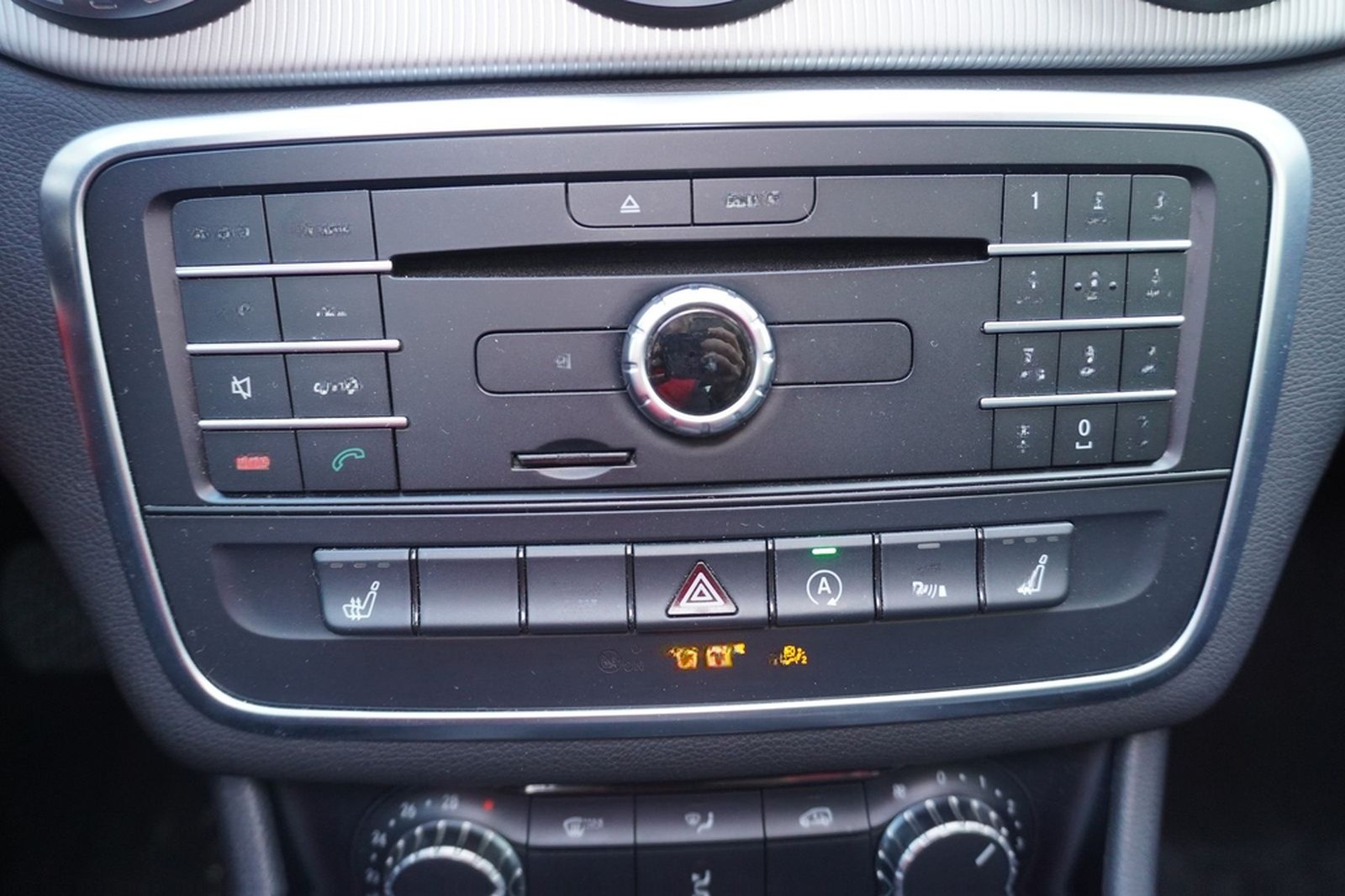 Mercedes-Benz GLA 200 d Navi Sitzheizung Bi-Xenon Panorama foto 29