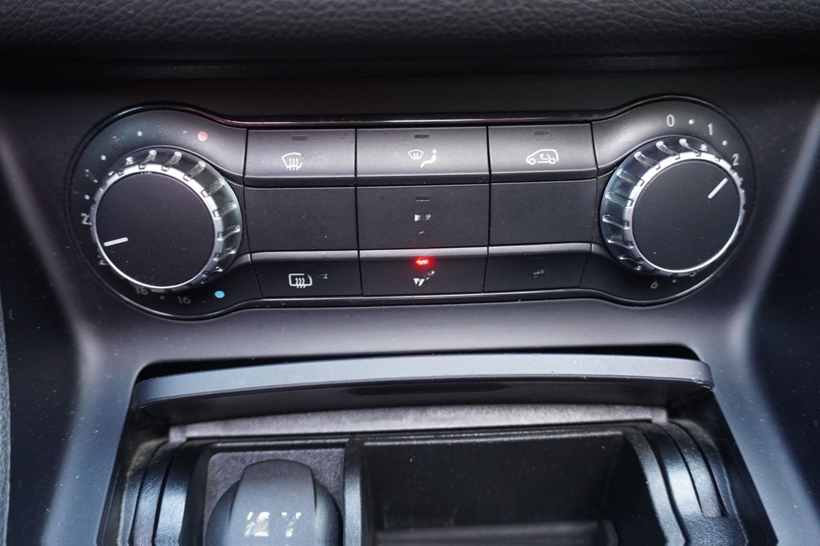 Mercedes-Benz GLA 200 d Navi Sitzheizung Bi-Xenon Panorama foto 30