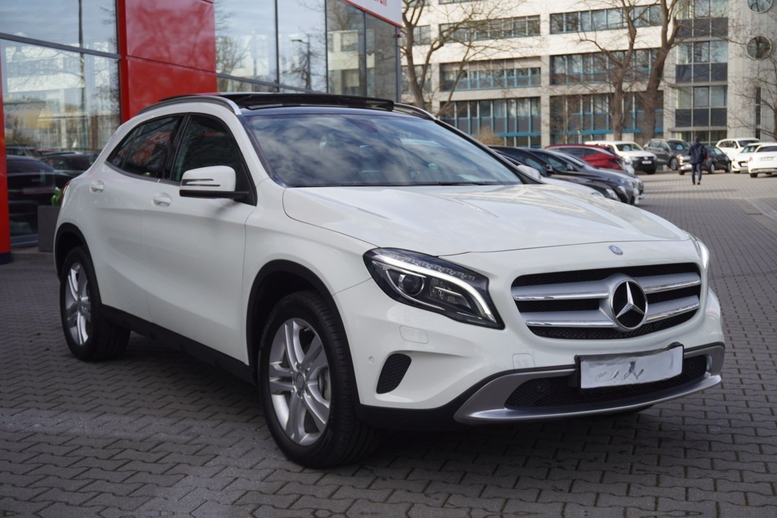 Mercedes-Benz GLA 200 d Navi Sitzheizung Bi-Xenon Panorama foto 4