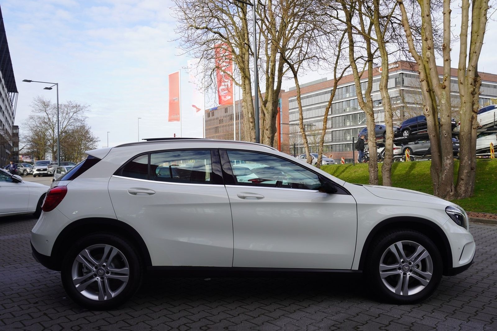 Mercedes-Benz GLA 200 d Navi Sitzheizung Bi-Xenon Panorama foto 5