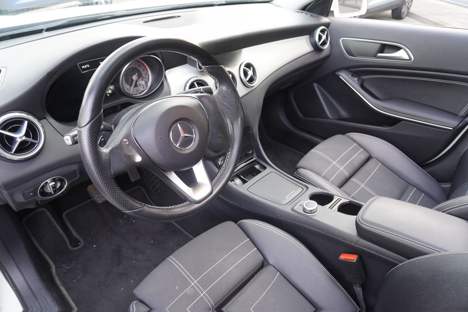 Mercedes-Benz GLA 200 d Navi Sitzheizung Bi-Xenon Panorama foto 10